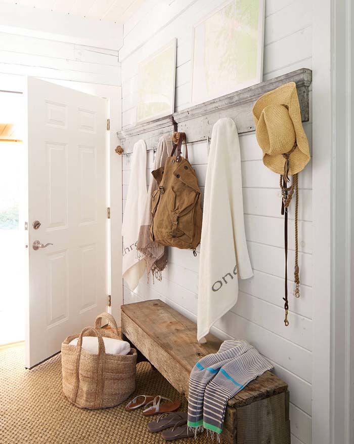 Simple And Inexpensive Mudroom Design #storage #mudroom #organization #decorhomeideas