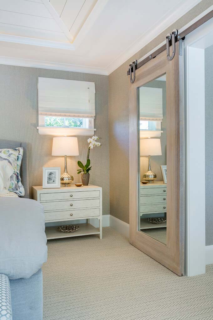 Sliding Barn Door Standing Mirror #mirror #decoration #decorhomeideas