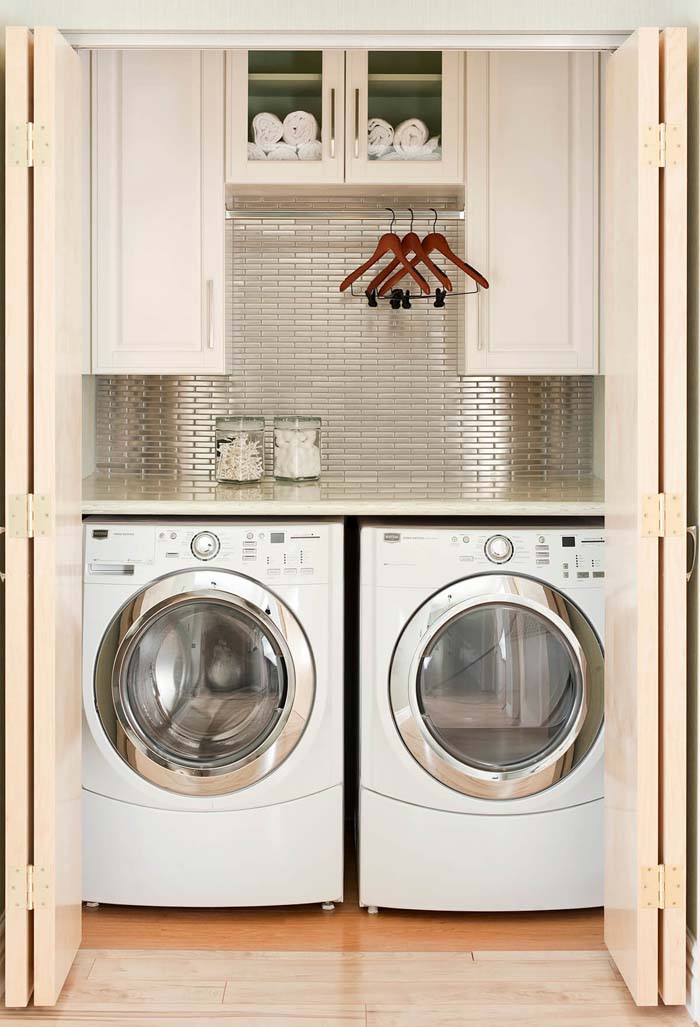 Space Age Closet Surprise Laundry Room #laundryroom #small  #design #decorhomeideas