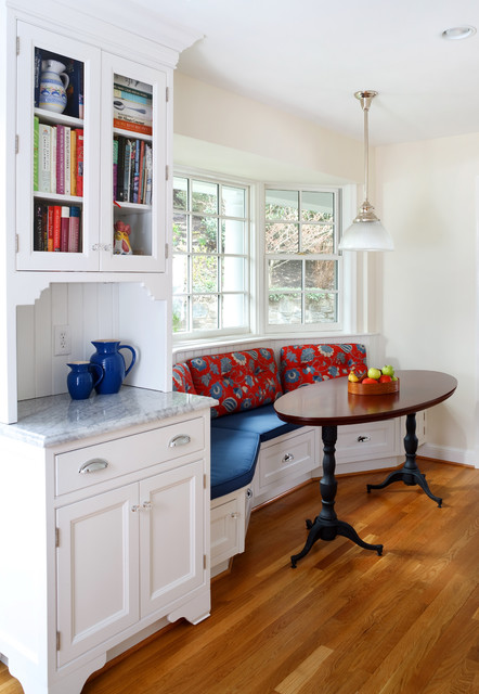 Sunny Dining Nook with Bright Upholstery #kitchen #bench #decorhomeideas