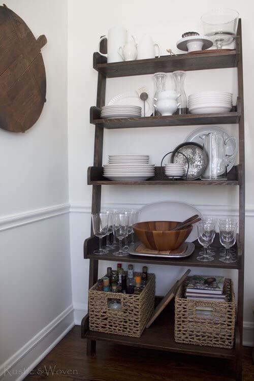 Sweet and Simple Staggered Shelf #diningroom #storage #decorhomeideas