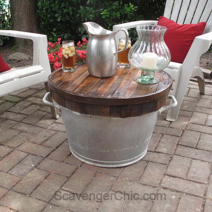 Weatherproof Outside Table with Galvanized Bucket Base #galvanized #tub #bucket #decorhomeideas