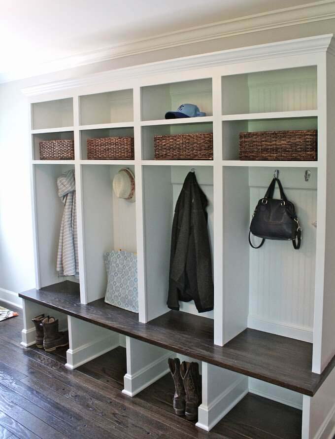 Timeless White And Dark Wood Combination #storage #mudroom #organization #decorhomeideas