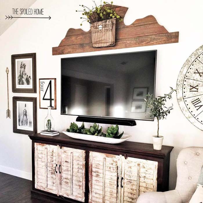 TV Area with Native American Photos #rustic #livingroom #walldecor #decorhomeideas