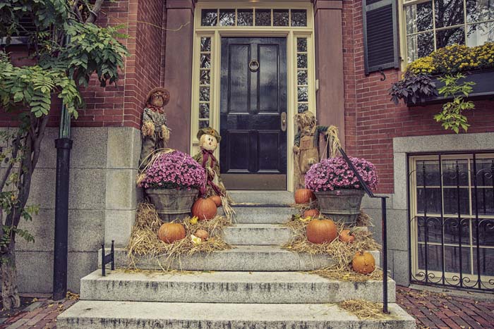 Welcoming Front Porch with Scarecrows #fall #garden #decoration #decorhomeideas