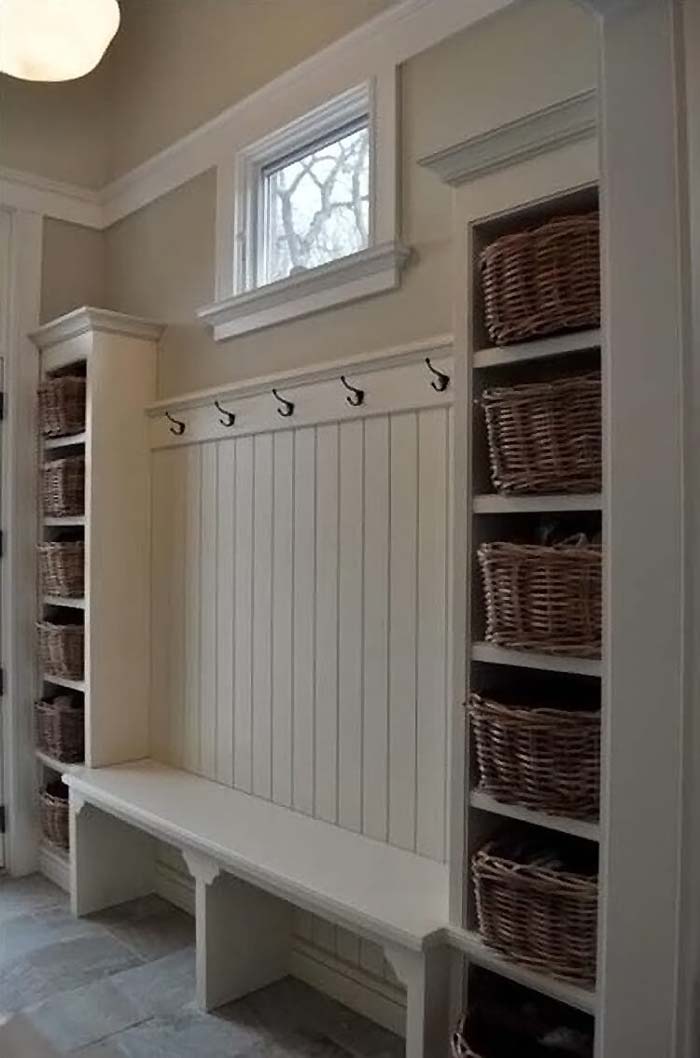 White Bench Hooks And Baskets For Storage #storage #mudroom #organization #decorhomeideas