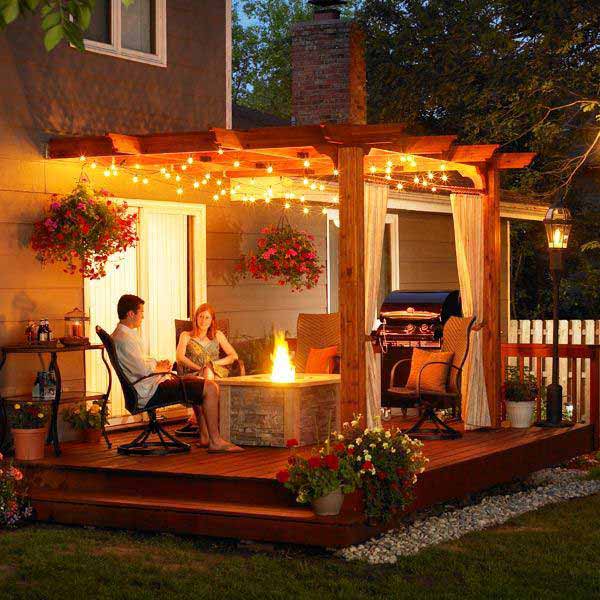 White Lights Create a Glowing Deck #stringlight #garden #yard #decorhomeideas