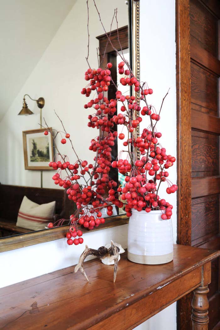 Wood and Winter Berry Entryway with Vase #farmhouse #entryway #decor #decorhomeideas