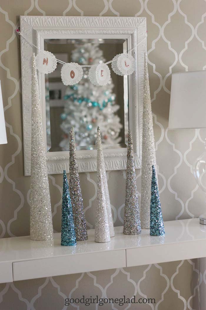 A Sparkling Silvery Forest Display #Christmas #blue #decorations #decorhomeideas