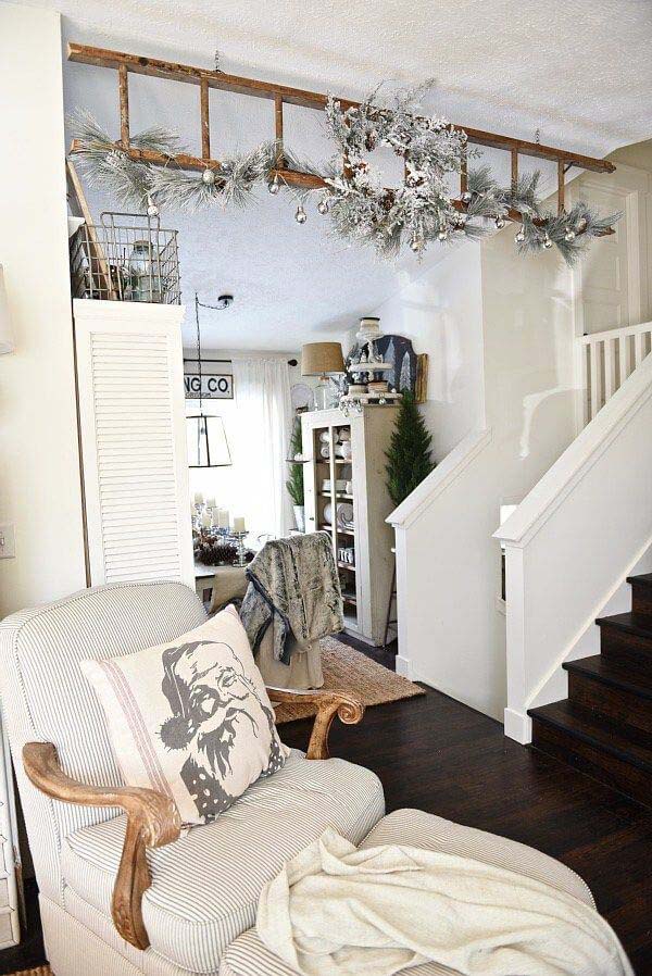 Another Way to Hang a Wreath #diy #ladder #repurpose #decorhomeideas