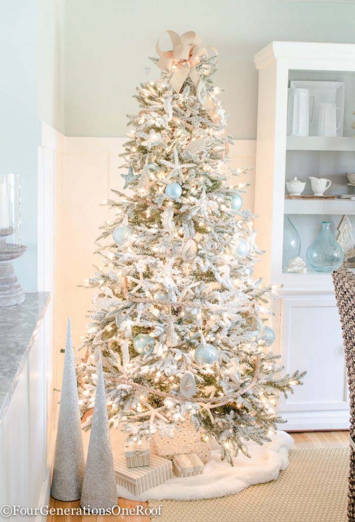 Blue and White Coastal Christmas Tree #diy #coastal #christmas #decorhomeideas