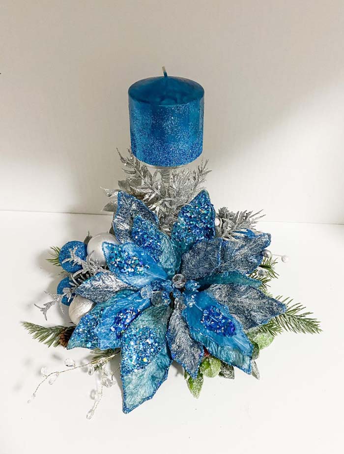 Blue Poinsettias Christmas Centerpiece #Christmas #blue #decorations #decorhomeideas