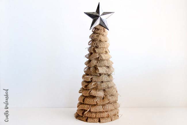 Burlap DIY Christmas Tree #Christmas #tree #crafts #decorhomeideas