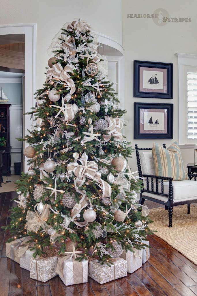 Chic Coastal Christmas Tree #diy #coastal #christmas #decorhomeideas