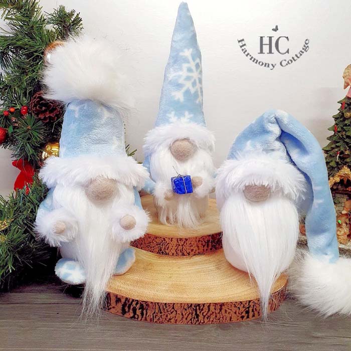 Christmas Gnomes Ice Blue #Christmas #blue #decorations #decorhomeideas