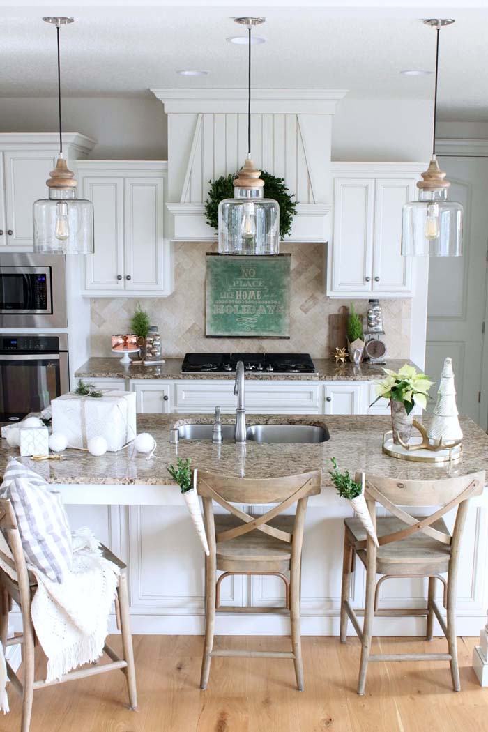 Classic White Cabinets with Beveled Edges #farmhouse #kitchen #cabinet #decorhomeideas