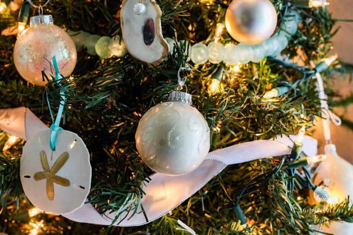 Coastal Christmas Ornaments #diy #coastal #christmas #decorhomeideas