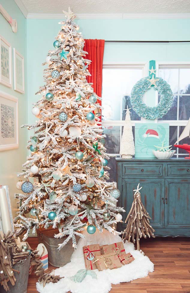 Coastal Christmas Tree Design #diy #coastal #christmas #decorhomeideas