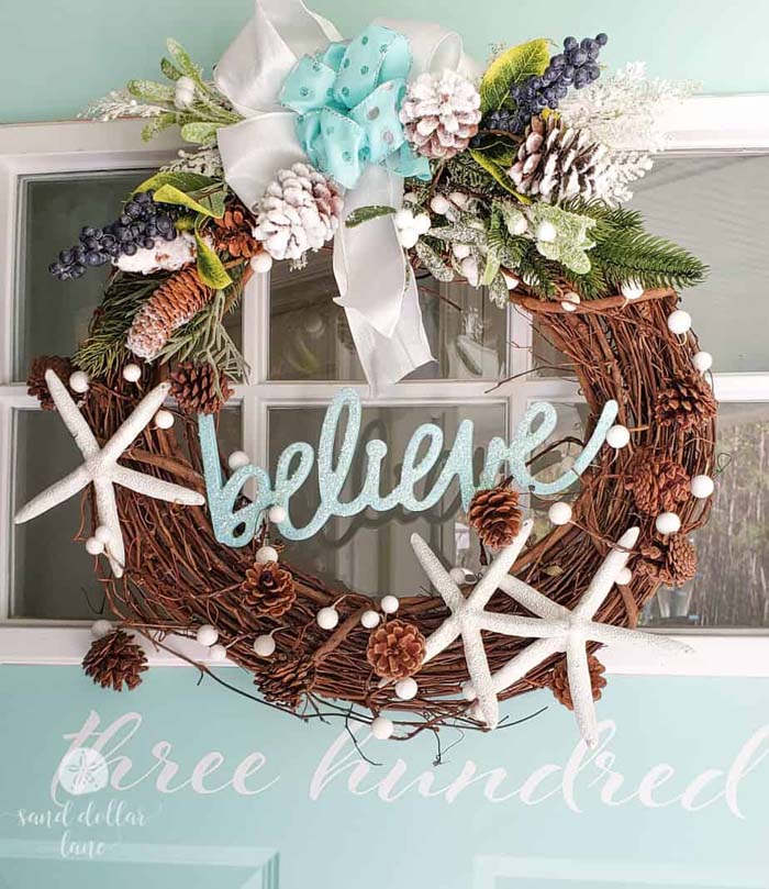 Coastal Christmas Wreath #diy #coastal #christmas #decorhomeideas