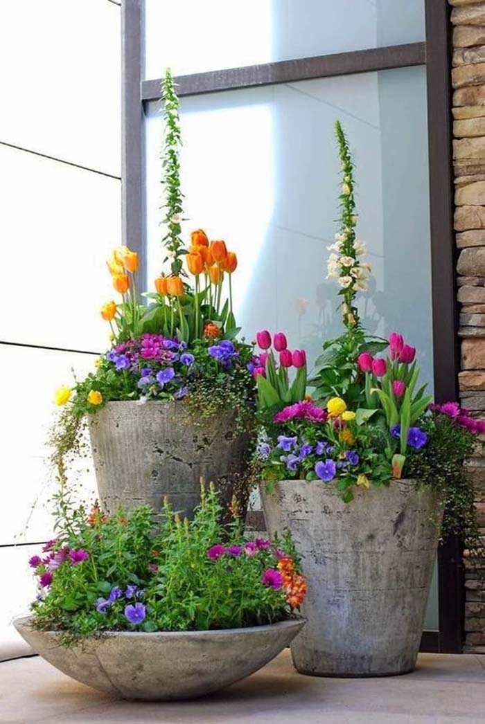 Concrete Spring Flower Pot Display #flowerpot #frontdoor #frontporch #decorhomeideas