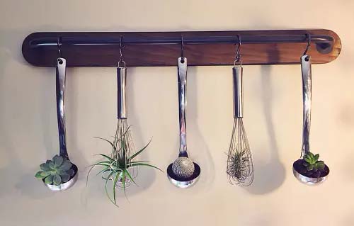 Cooking Utensils Hanging Planter #planter #olditems #kitchen #decorhomeideas