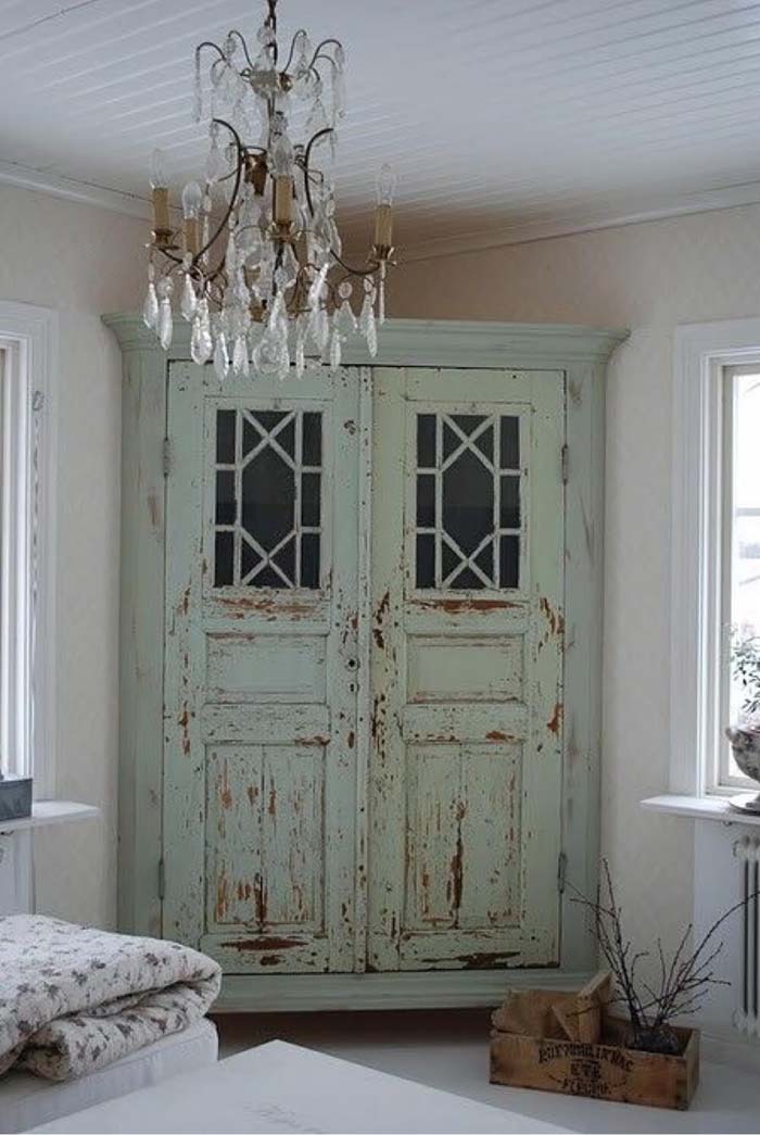 Corner Wardrobe Made From Distressed Doors #bedroom #vintage #decor #decorhomeideas