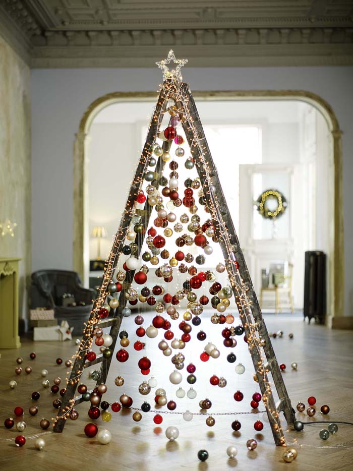 Country Meets Modernist Christmas Tree #diy #ladder #repurpose #decorhomeideas