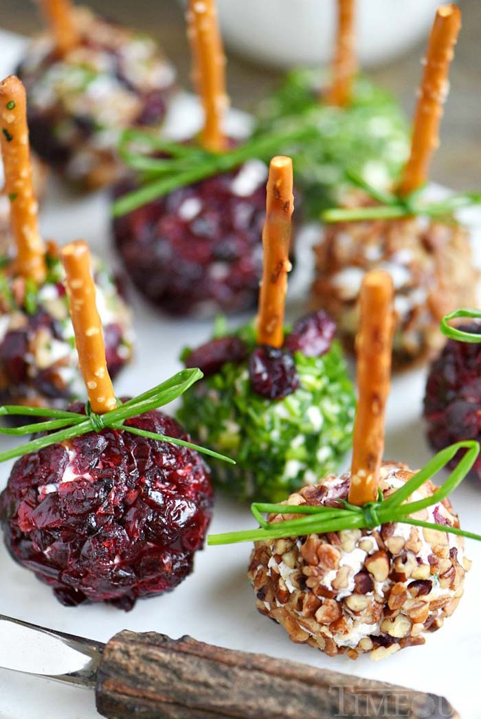 Cranberry Pecan Mini Goat Cheese Balls #Christmas #cheeseball #cheese #appetizers #decorhomeideas