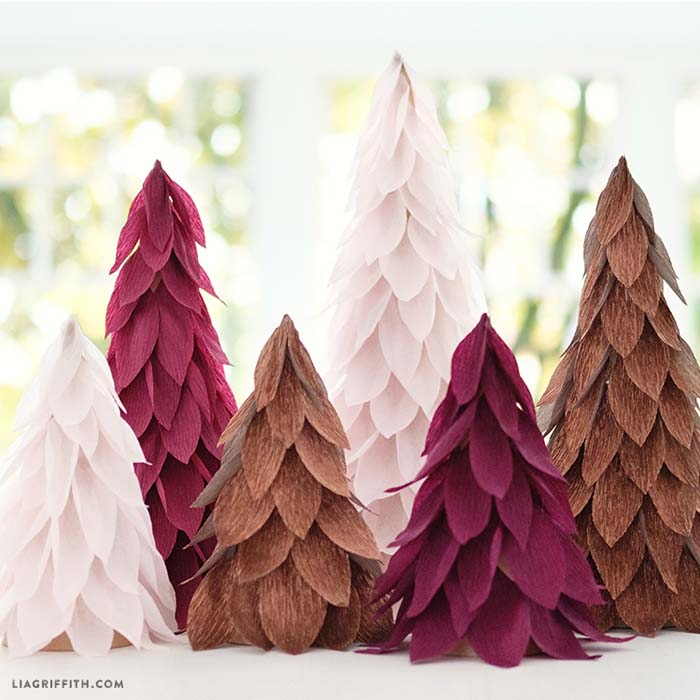 Crepe Paper Christmas Tree Cones #Christmas #tree #crafts #decorhomeideas