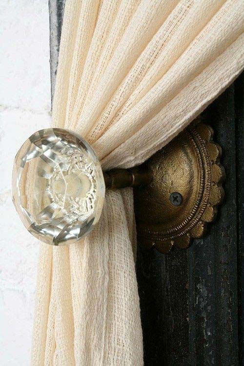 Crystal Doorknob Curtain Tiebacks #bedroom #vintage #decor #decorhomeideas