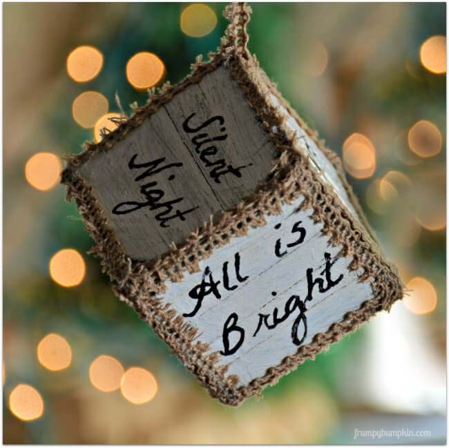 Cube Decoration Adorned with Personalized Quotes #Christmas #rustic #ornaments #decorhomeideas