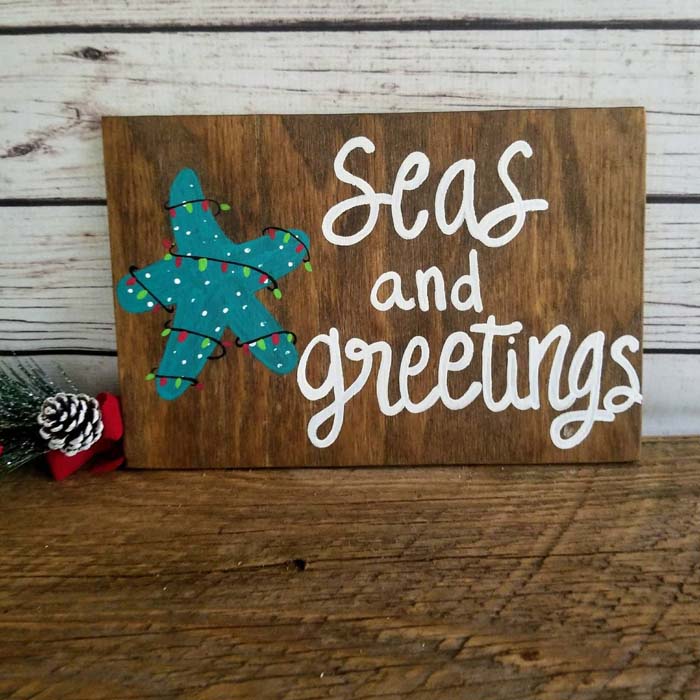 DIY Coastal Christmas Wood Sign #diy #coastal #christmas #decorhomeideas