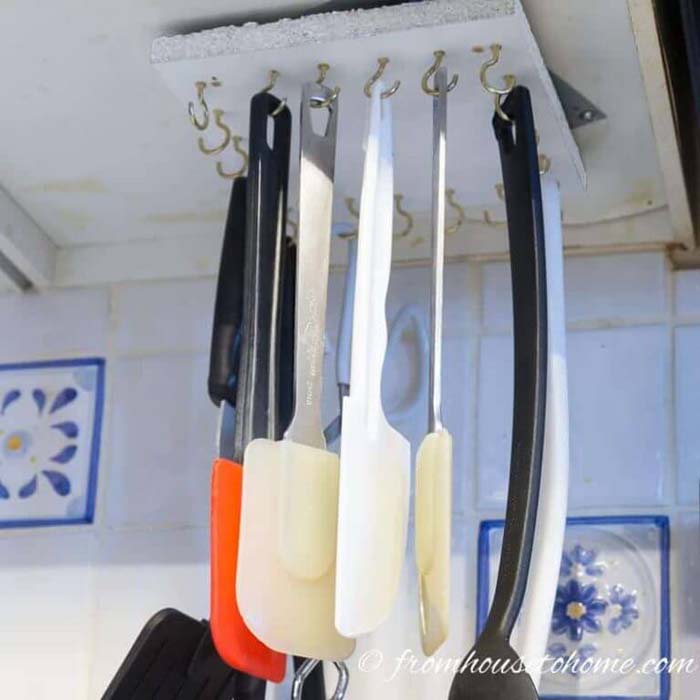 DIY Cooking Utensils Rotating Storage Rack #smallkitchen #storage #organization #decorhomeideas