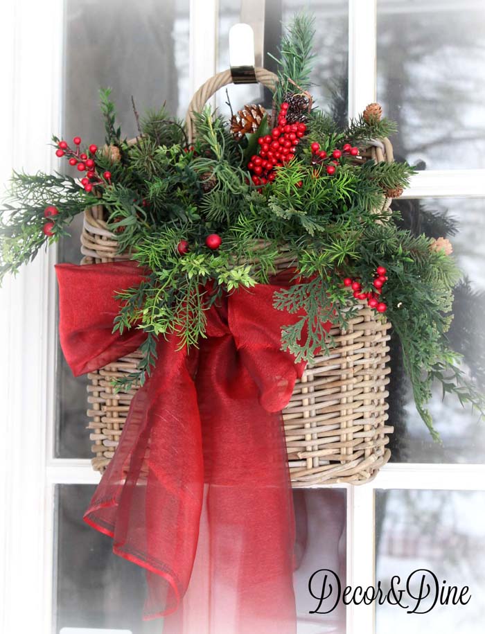 DIY Door Hanging Pine Swag Basket #Christmas #dollarstore #diy #decorhomeideas