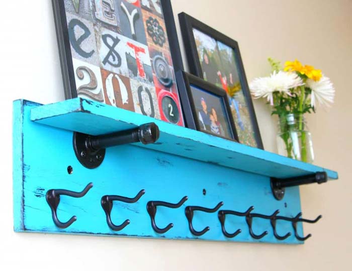 DIY Entryway Shelf with Coat Rack #diy #wood #crafts #decorhomeideas