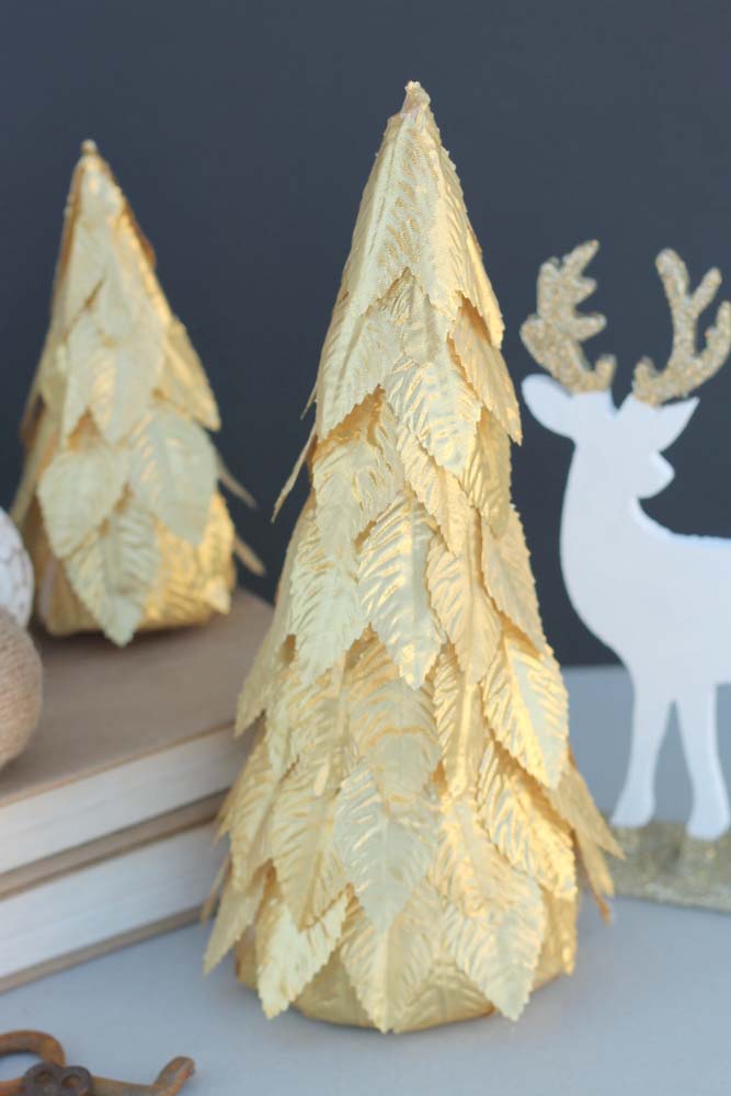DIY Gold Leaf Trees #Christmas #tree #crafts #decorhomeideas