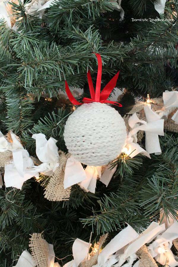 DIY Knit Christmas Ornaments #Christmas #rustic #ornaments #decorhomeideas