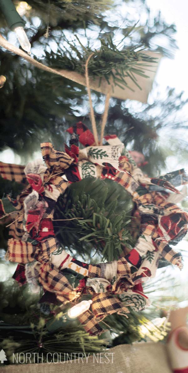 DIY Mason Jar Rustic Ornament #Christmas #rustic #ornaments #decorhomeideas