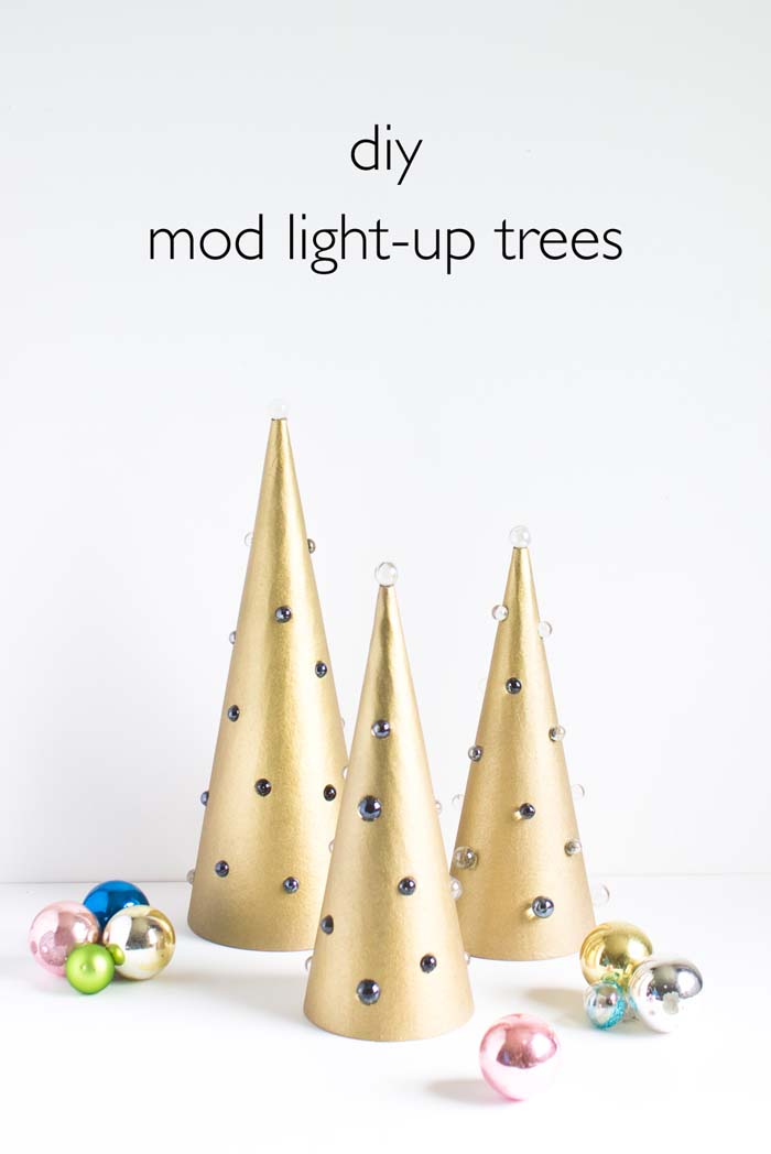 DIY Mod Light Up Trees #Christmas #tree #crafts #decorhomeideas