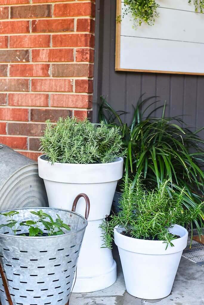 DIY Two-Pot Planter Project #flowerpot #frontdoor #frontporch #decorhomeideas