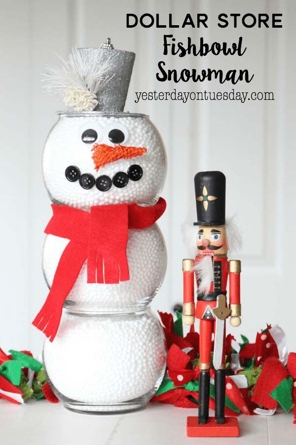 Dollar Store Fishbowl Snowman #Christmas #dollarstore #diy #decorhomeideas