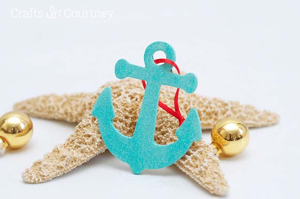 Easy DIY Wood Anchor Ornaments #diy #coastal #christmas #decorhomeideas