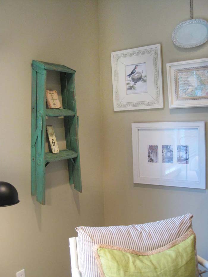 Easy Step Stool Wall Art #diy #ladder #repurpose #decorhomeideas