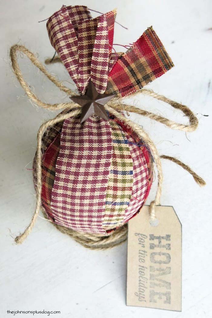 Fabric Christmas Ornaments #Christmas #rustic #ornaments #decorhomeideas