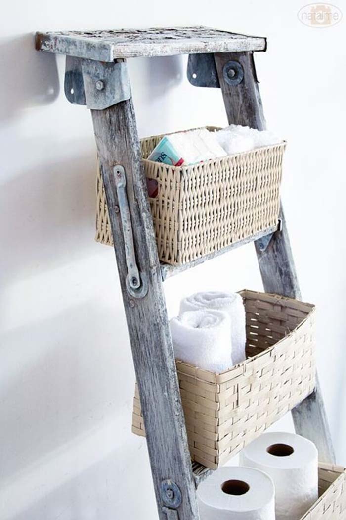 Farm Fresh Bathroom Basket Display #diy #ladder #repurpose #decorhomeideas