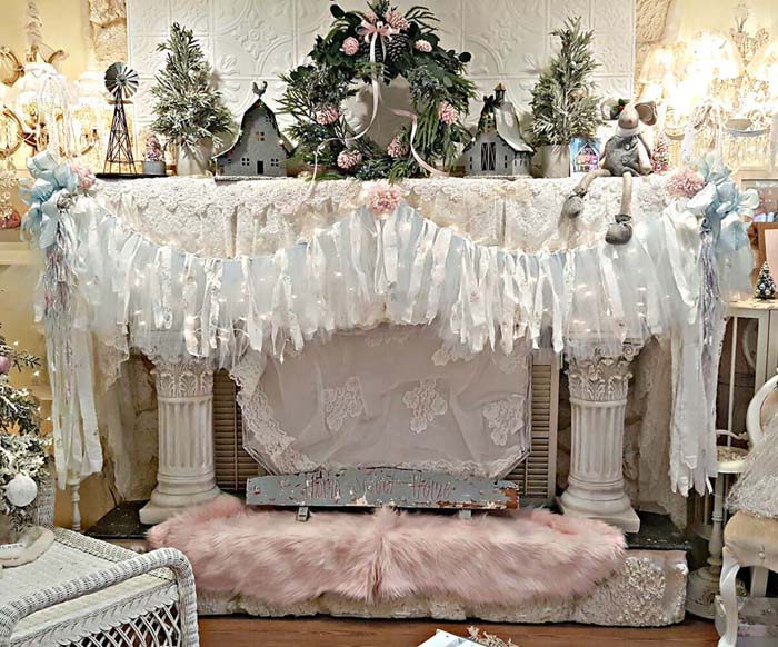 Farmhouse Christmas Mantel #Christmas #vintage #diy #decorhomeideas