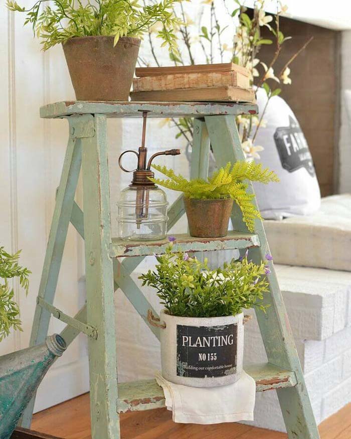 Farmhouse Step Stool Plant Rack #diy #ladder #repurpose #decorhomeideas