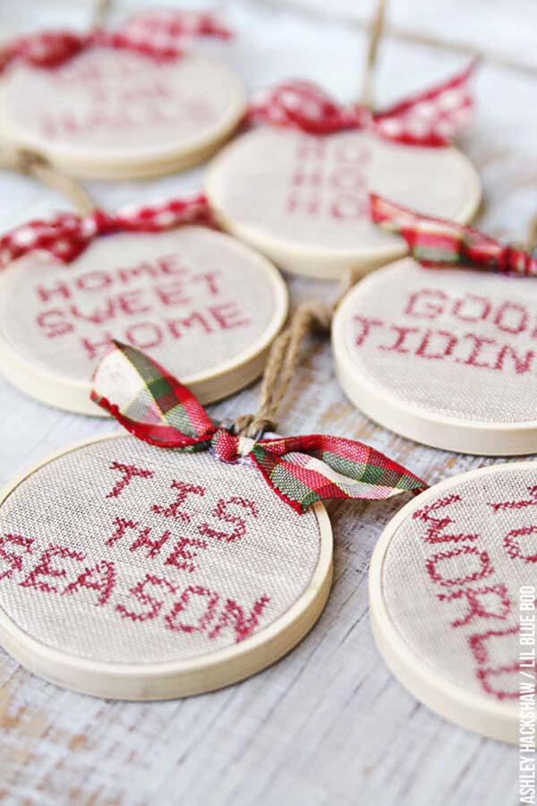 Faux Cross Stitch Hoop Ornaments #Christmas #rustic #ornaments #decorhomeideas