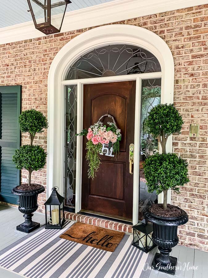 Faux Topiaries for the Front Porch #flowerpot #frontdoor #frontporch #decorhomeideas