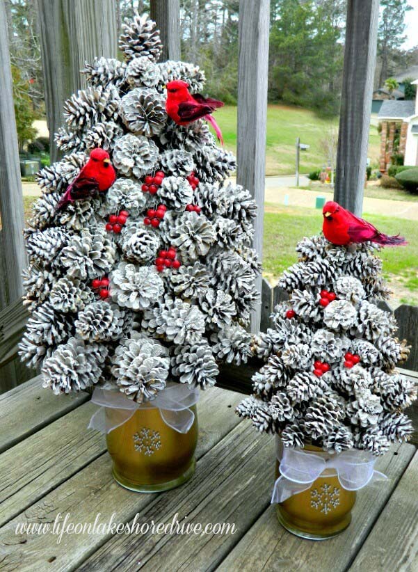 Flecked Pine Cone Topiary Trees #Christmas #dollarstore #diy #decorhomeideas